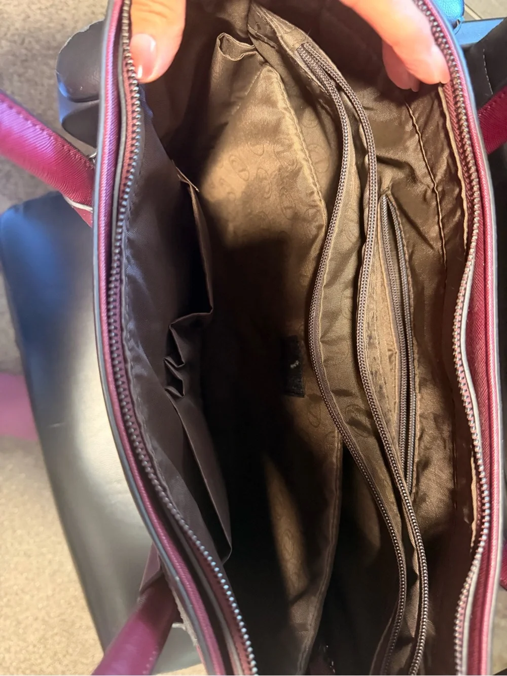 Women's Structured Tote Bag in Burgundy